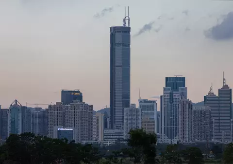 Panică în China, după ce un zgârie-nori de 300 de metri a început să se clatine