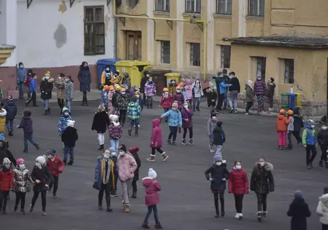 STUDIU | Unul din trei copii a suferit stări de anxietate în pandemie. Psiholog: „Inclusiv părinții au fost depășiți de situație”