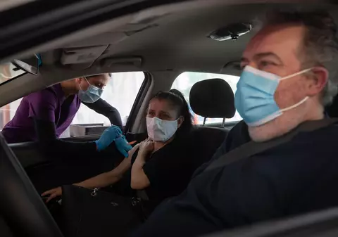 Un centru de vaccinare drive-thru se deschide vineri în sectorul 2. Unde se află