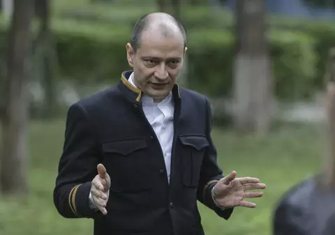 Buletin de București: Peste o sută de conturi false îl susțin și îl apără pe Daniel Băluță pe Facebook