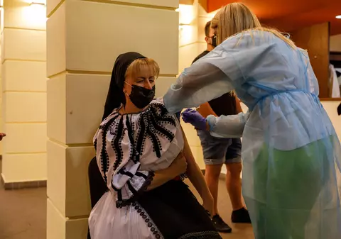 Noi maratoane de vaccinare, în weekend, în mai multe orașe din țară. Tinerii au un centru dedicat în Mamaia