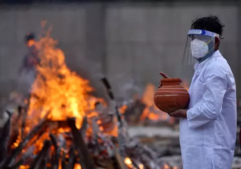 „De fiecare dată când sun acasă, aflu că cineva a murit”. Tragedia COVID, trăită de la distanță de diaspora indiană