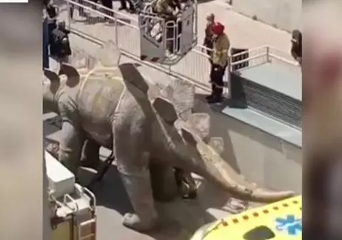Un bărbat dat dispărut în Spania, găsit mort în statuia unui dinozaur. Cum a ajuns acolo
