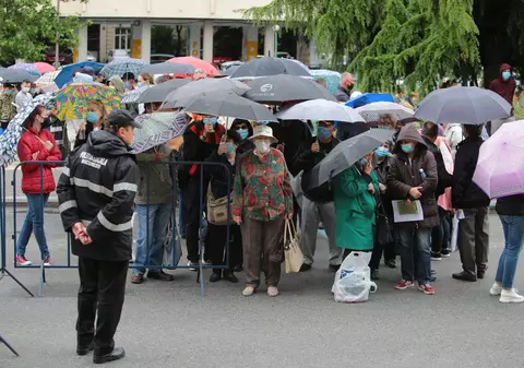 Coadă de zeci de metri la Sala Palatului, la a doua ediție a maratonului Vaccinării București