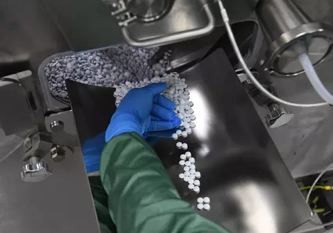 Fabrica de medicamente Terapia începe în iunie producția unui antiviral pentru tratarea COVID