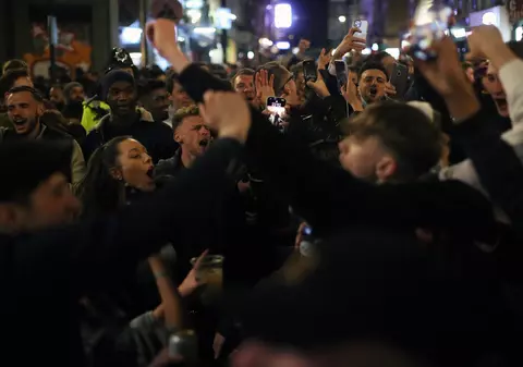 Experți din Marea Britanie, avertisment pentru populație după ridicarea restricțiilor: „Ignorați relaxarea”