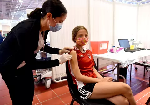 Cîțu: De mâine, putem să vaccinăm și adolescenții. Îi încurajez pe părinţi să ia cea mai bună decizie