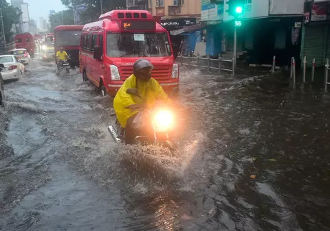 Cel puțin 24 de oameni au murit și alți 96 sunt dați dispăruți pe mare, în urma ciclonului Tauktae, care a devastat India