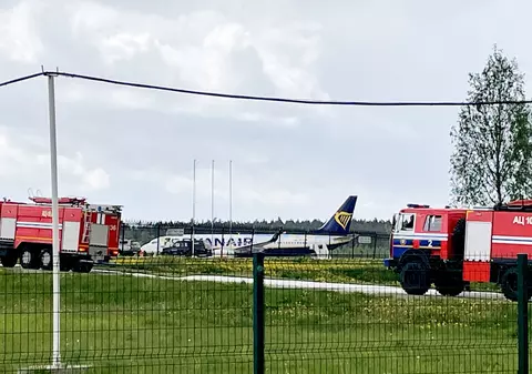 Avionul RyanAir a decolat dinspre Belarus către Lituania, fără șase pasageri. Patru ar fi fost agenți KGB