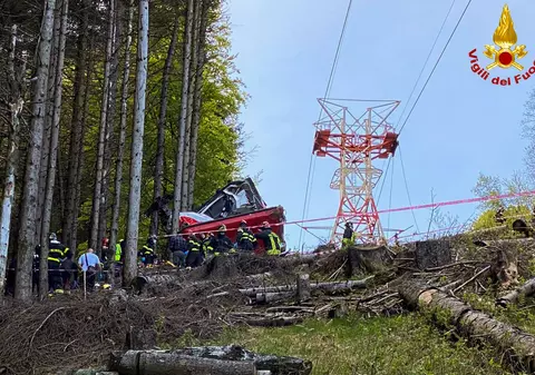 Un român, martor la o discuție între mecanicii telecabinei prăbușite în Italia. „Azi am reparat-o așa, mâine vom mai vedea”
