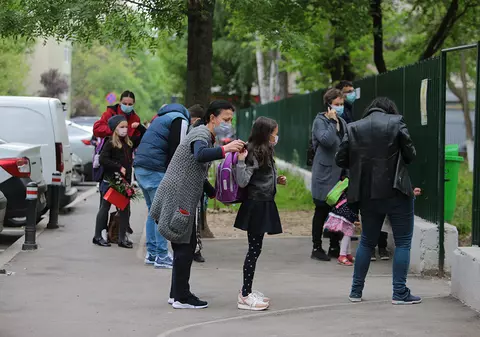 Ministrul educației: „De miercuri, toți elevii din București ar putea merge la școală”