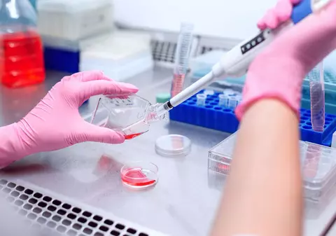 Primele trei cazuri cu o mutație COVID posibil rezistentă la vaccinuri, confirmate în România