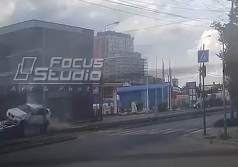 VIDEO | Un BMW a decolat și a zburat peste altă mașină, pe un bulevard din Timișoara