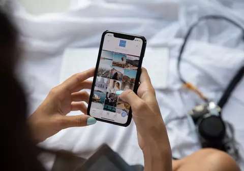 (Publicitate) TOP 3 lucruri de care trebuie să ţii cont atunci când îți alegi telefonul mobil