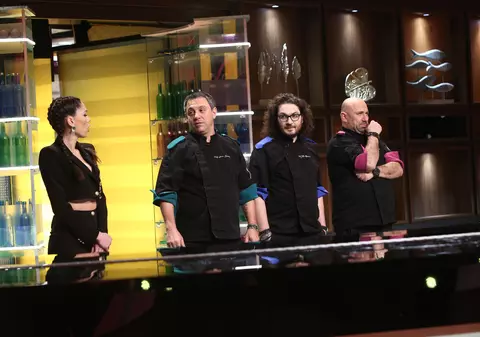 Eliminare neașteptată la „Chefi la cuțite”. Unul dintre cuțitele de aur a plecat acasă