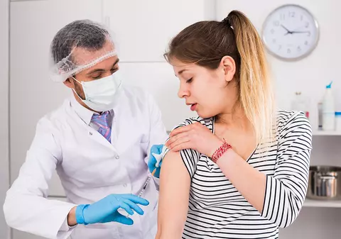 De astăzi, copiii de peste 12 ani pot fi înscriși pe platforma de vaccinare. Când ar putea începe imunizarea lor