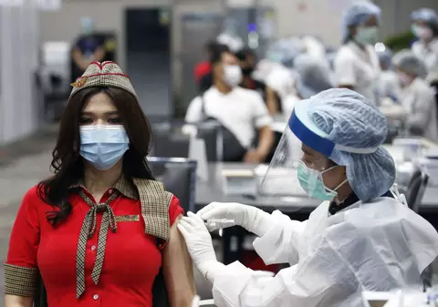 Imunitatea în fața COVID poate persista mai mulți ani, arată două noi studii. Cel mai bine stau cei care au făcut și boala, și vaccinul