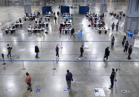 „Imunitatea de grup”, imposibil de atins în SUA, cred acum experții. Care este ținta alternativă