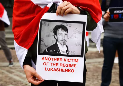 Critic al lui Lukașenko mort în închisoare, dus acasă cu capul bandajat. Familiei i s-a spus că a făcut infarct