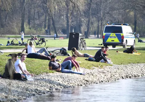 Germania vrea să ridice mai multe restricţii pentru persoanele vaccinate împotriva COVID