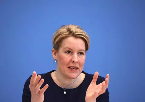 Ministrul german al familiei a demisionat, după ce a fost acuzat de plagiat