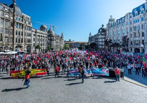 Mii de oameni au protestat, sâmbătă, la Porto împotriva summitului social al UE