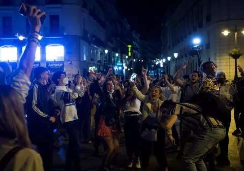 Sărbătoare ca de Revelion în Spania, după ridicarea restricțiilor de noapte