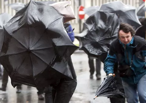 Cod roșu de ploi torențiale și grindină în județul Ilfov