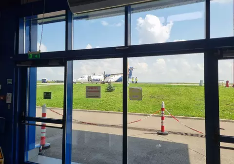 Incident cu un avion TAROM pe ruta Iași-București. Nava a lovit o pasăre, cursa a revenit fără probleme la sol