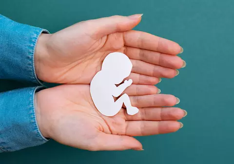 Operațiunea „bărbații gravizi”: vă impunem să faceți copii, dar să știți că nu le dăm nimic!