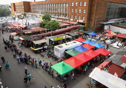 Coadă de zeci de oameni la vaccinare, în a doua zi la centrul de la Piața Obor