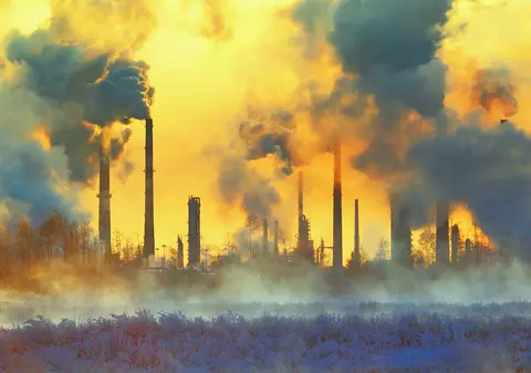 Întârzierile privind limitele de poluare a aerului în UE vor duce la sute de mii de decese premature și vor mări decalajul dintre est și vest, spun experții