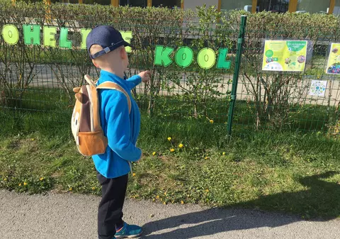 Cum se face educație în Estonia, cea mai digitalizată țară din lume. Copiii învață la grădiniță cum funcționează roboții