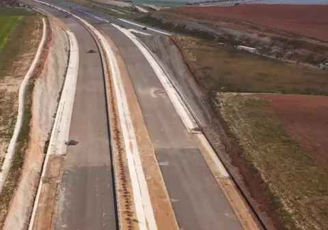 Spania construiește o „superautostradă” din cenușă de hârtie, în loc de ciment