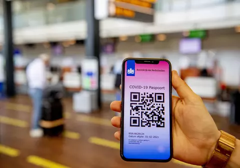 OUG privind certificatul digital COVID ar putea fi aprobată de Guvern marți. Ce date trebuie să completeze beneficiarii