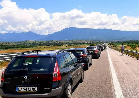 MAE cere Greciei soluții pentru zecile de turiști români blocați cu orele la granița de la Kulata