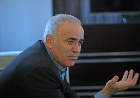 Garry Kasparov: „Nu-i dați rampe de ieșire lui Putin”. Cum crede marele șahist rus că poate cădea președintele