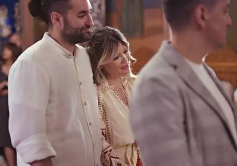 Gina Pistol, surprinsă cu fetița ei în brațe. Imaginea care a strâns peste 20.000 de aprecieri