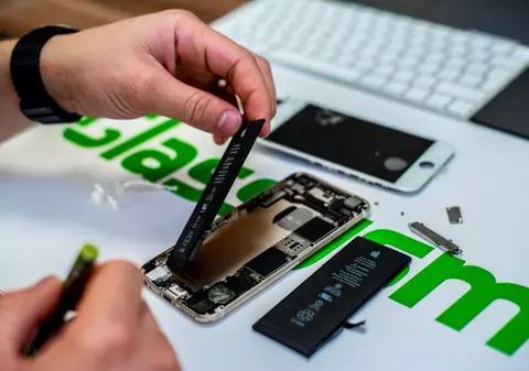 (Publicitate) Reparații smartphone-uri - iată ce servicii oferă GlassGSM