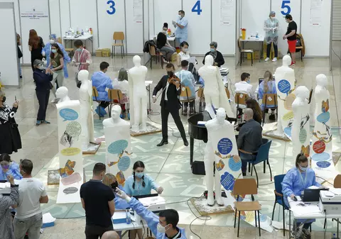 Comisia Europeană: Fiecare țară UE decide dacă administrează a treia doză de vaccin anti-COVID