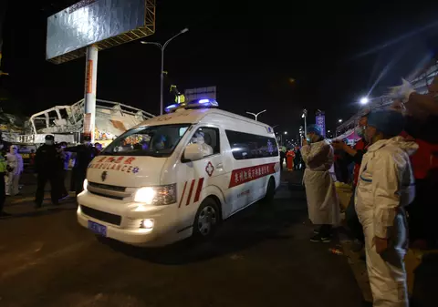 Cel puțin trei persoane au murit după ce o clădire din China s-a prăbușit. 12 oameni, prinși sub dărâmături