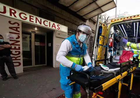 Focar de COVID în Spania, după o excursie studenţească în Baleare. Mii de tineri, în carantină