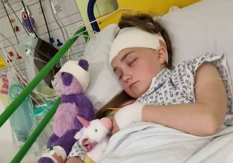 O fetiță de 10 ani care se plângea că vede în ceață a ajuns la spital și a aflat că mai are 24 de ore de trăit