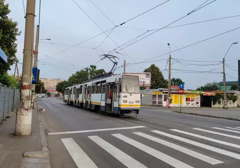 Tânără prinsă sub tramvai, în București. Circulația garniturilor în zona Calea Ferentari, blocată câteva ore