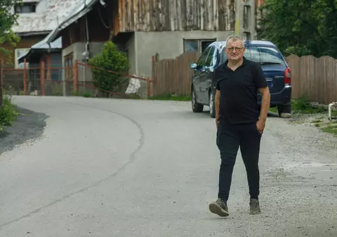 Primarul din Șotrile, condamnat pentru pornografie infantilă, a vrut un nou mandat. După ce PNL a contestat candidatura, PSD l-a înlocuit cu soția sa