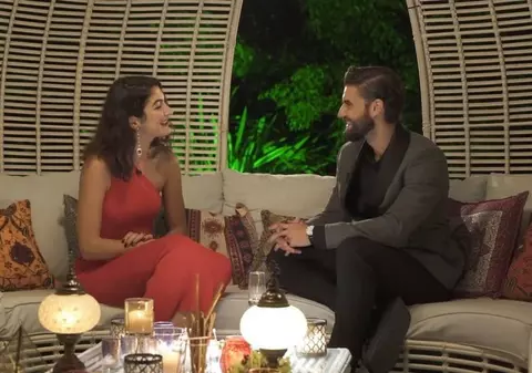 Cine este Melissa Azak, finalistă „Burlacul” 2021. Are 28 de ani și s-a născut în Franța