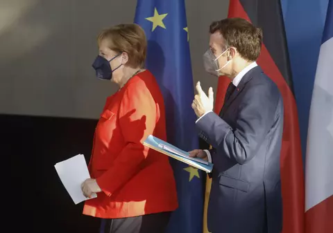 Summitul cu Rusia propus de Merkel și Macron divizează UE. Ce poziție susține Klaus Iohannis