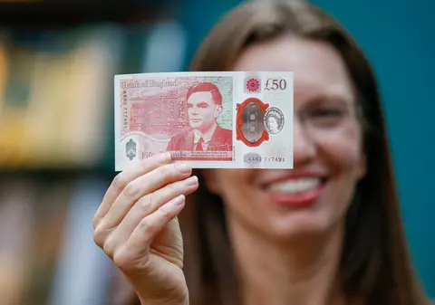 Bancnota pe care se află omul care a decriptat mesajele naziștilor în al Doilea Război Mondial a intrat în circulație