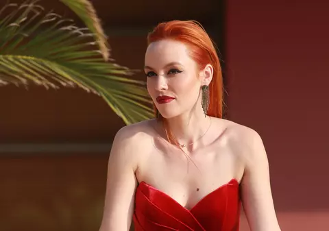 Imaginea cu actrița Olimpia Melinte în timp ce își alăptează fetița. „Atâta dor s-a acumulat zilele astea”