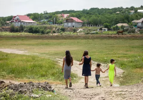 1 iunie și credința noastră. Credem în copii? În România, în fiecare oră se naște un copil fără să fie asumat de tatăl său